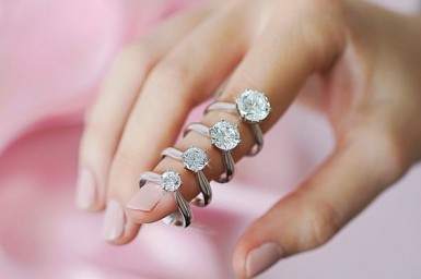 Welke stappen onderneem ik om met mijn diamanten naar de diamantenmarkt te trekken?